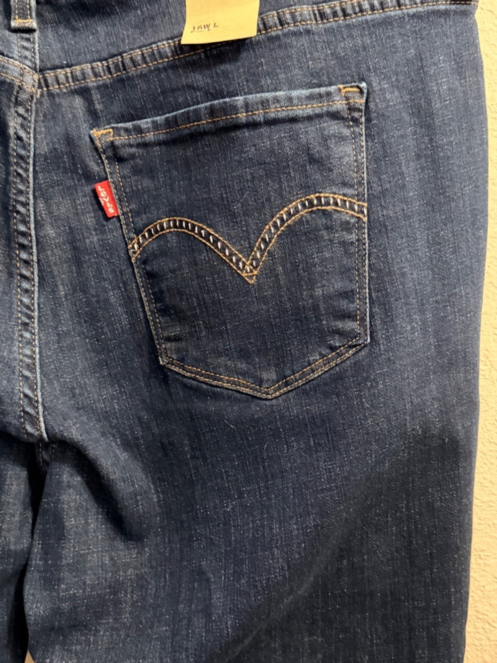 NWT Levi's Classic Bootcut Jeans Mid Rise Stretch - Size 16W (34" Inseam) - Picture 7 of 8